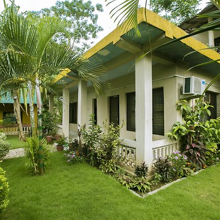 Sauraha Nana Hotel Εξωτερικό φωτογραφία