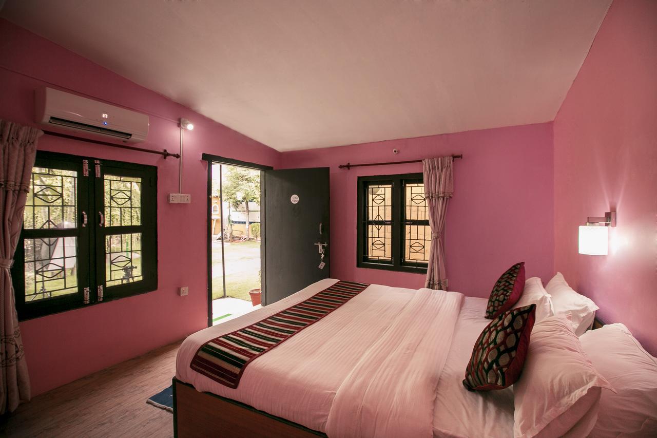 Sauraha Nana Hotel Εξωτερικό φωτογραφία
