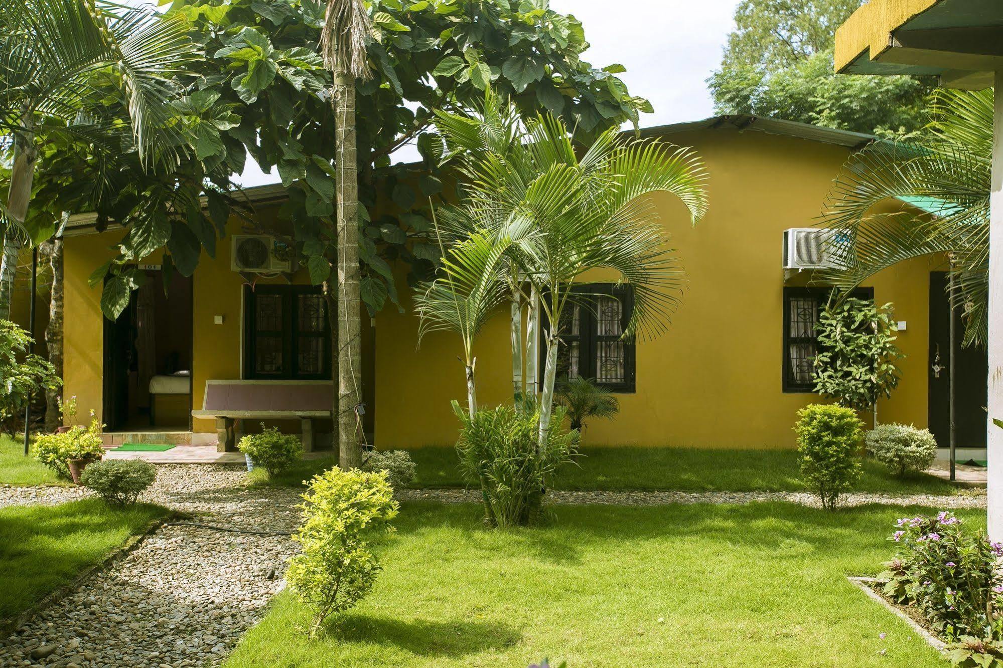 Sauraha Nana Hotel Εξωτερικό φωτογραφία