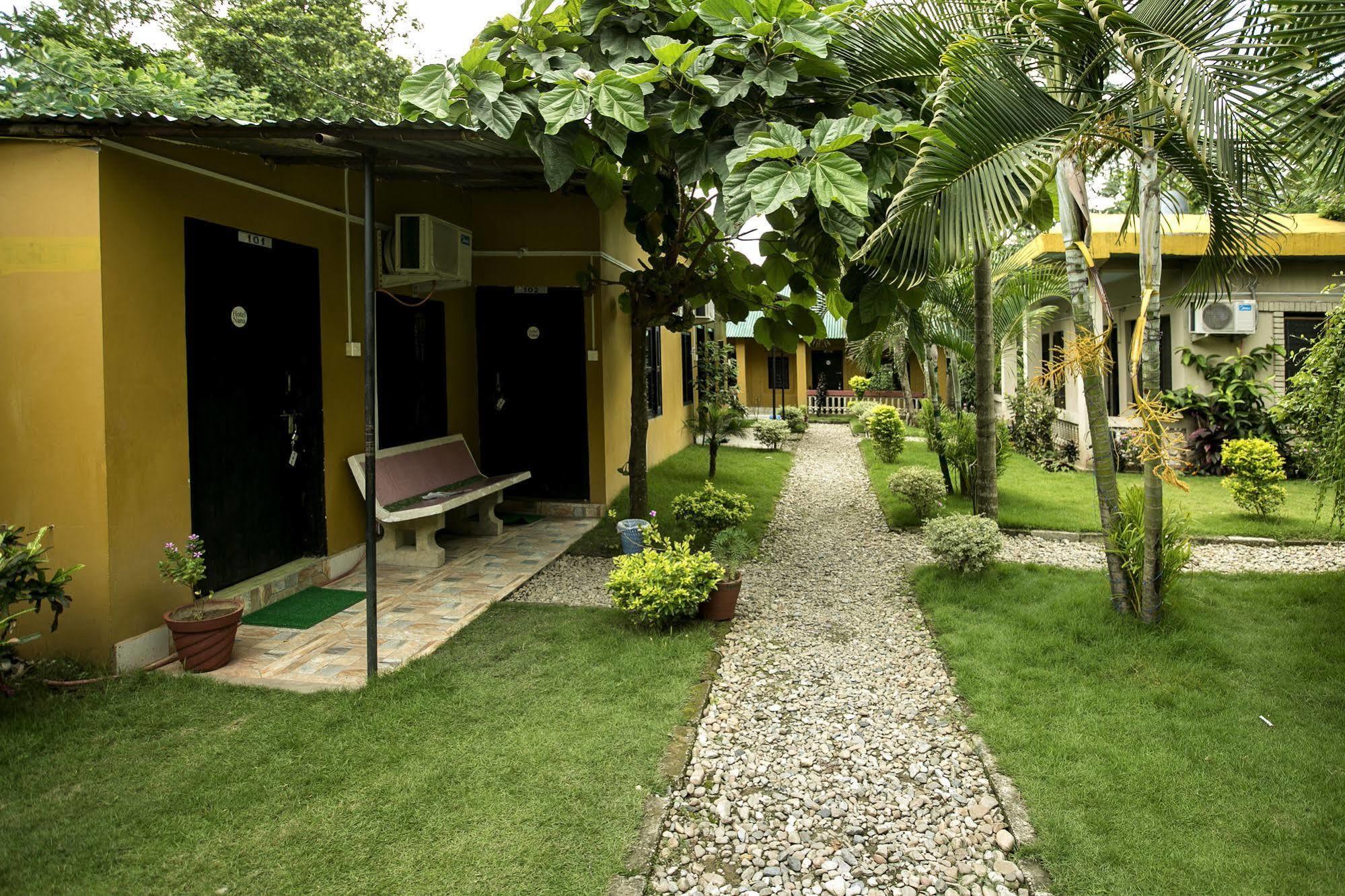 Sauraha Nana Hotel Εξωτερικό φωτογραφία