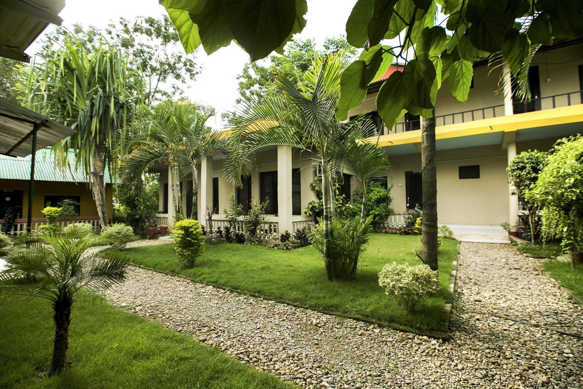 Sauraha Nana Hotel Εξωτερικό φωτογραφία