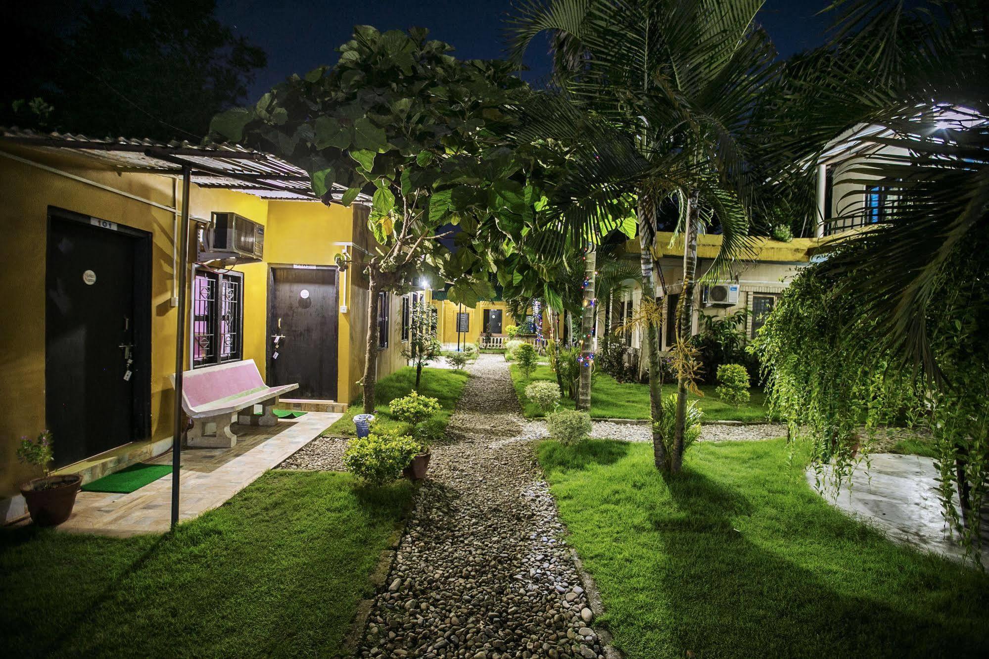 Sauraha Nana Hotel Εξωτερικό φωτογραφία