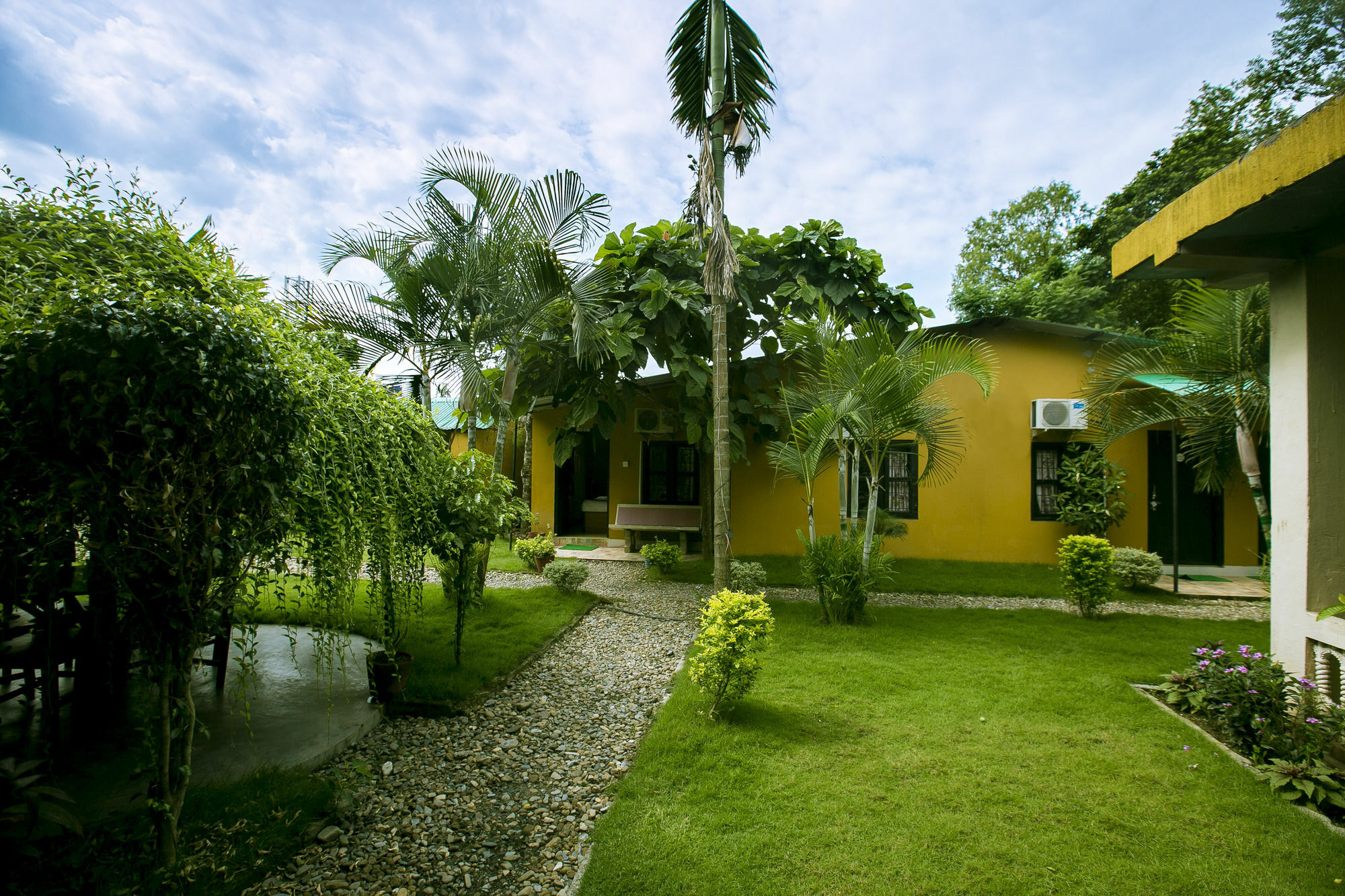 Sauraha Nana Hotel Εξωτερικό φωτογραφία